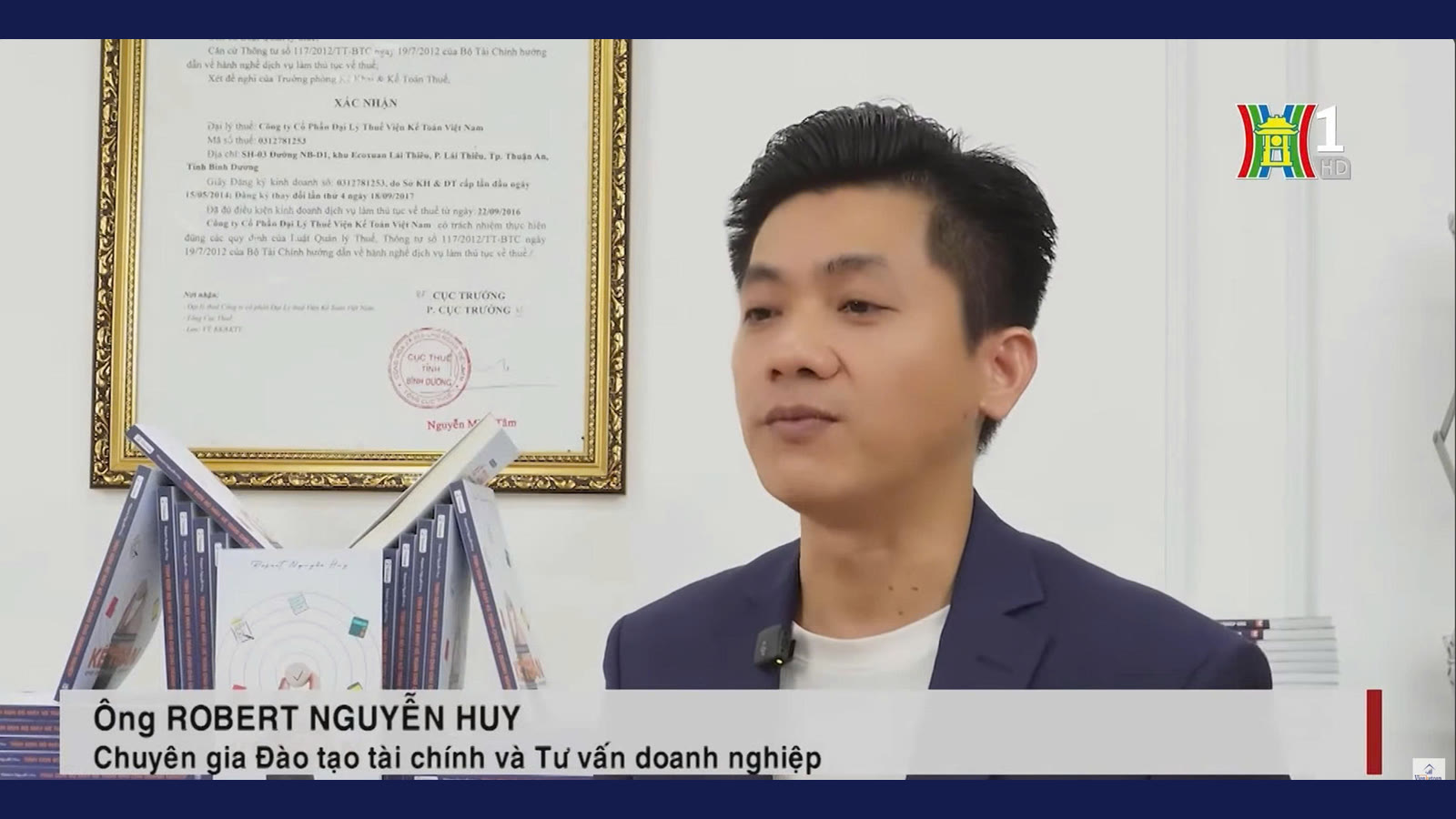 Ông Robert Nguyễn Huy — Chuyên gia Đào tạo tài chính và Tư vấn doanh nghiệp — trả lời phỏng vấn trên kênh Hà Nội 1